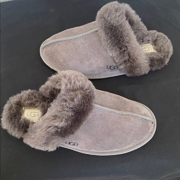UGG Women's Slippers in Dark Gray - Picture 2 of 7